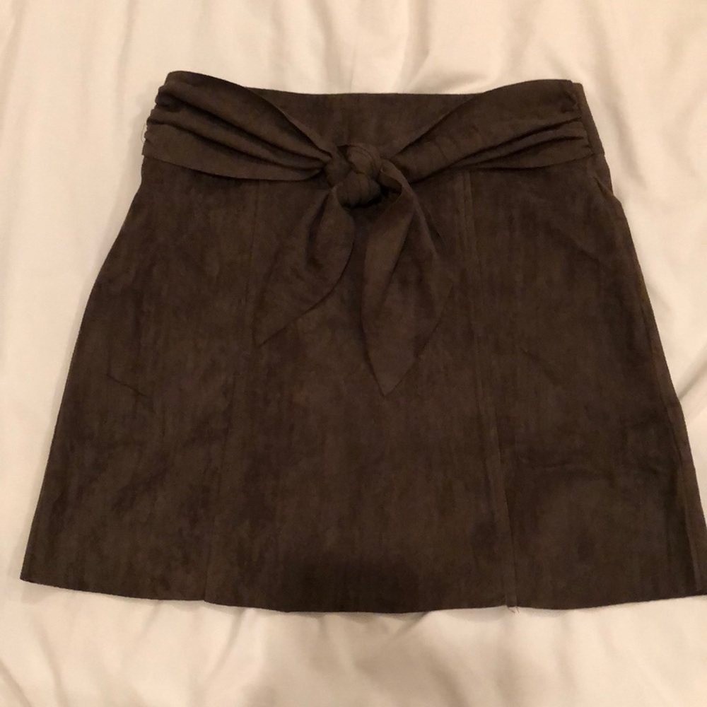 NWT size medium faux suede skirt.